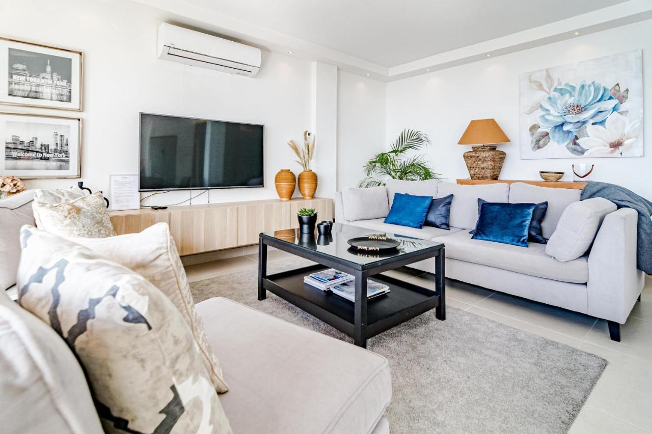 Cp - Modern Beachside Apartment In 에스테포나 외부 사진