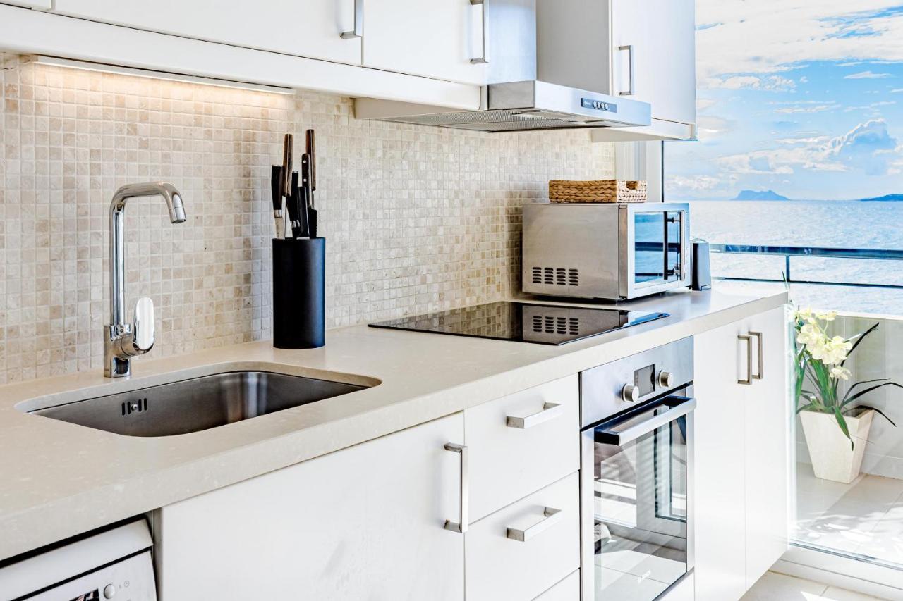 Cp - Modern Beachside Apartment In 에스테포나 외부 사진